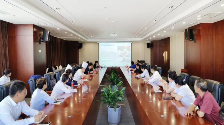 以學(xué)賦能強(qiáng)根基 以講促干育人才——昆侖國(guó)際酒店“讀一本專(zhuān)業(yè)書(shū)籍 分享一堂專(zhuān)業(yè)課程”活動(dòng)成效顯著