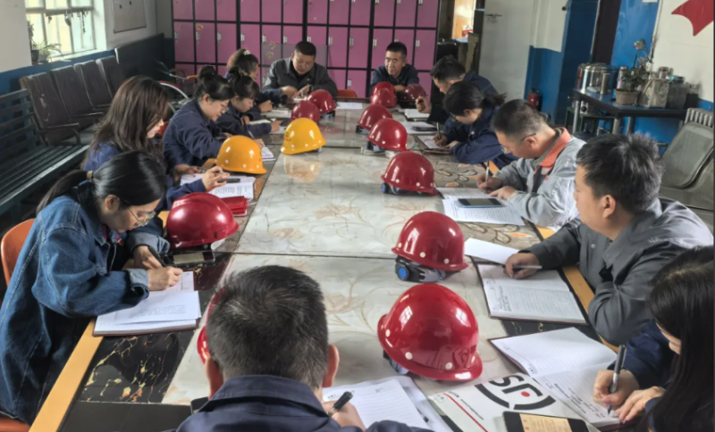 工投公司機關黨支部開展“踐行八項規(guī)定守初心 淬煉作風本色擔使命”主題黨日活動