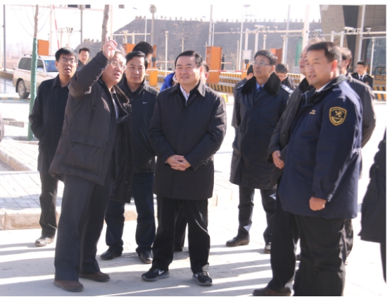 省委副書記、省長(zhǎng)郝鵬視察青海曹家堡保稅物流中心