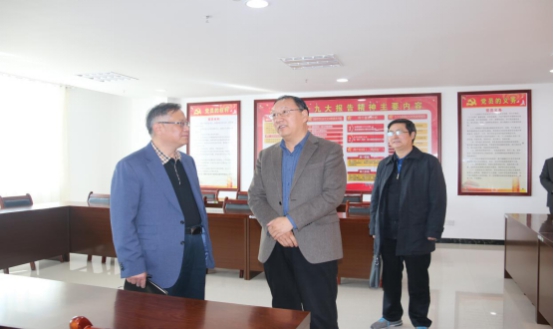 省委常委、省總工會(huì)主席馬吉孝等一行蒞臨青海物產(chǎn)集團(tuán)公司視察，調(diào)研指導(dǎo)道路貨運(yùn)企業(yè)建會(huì)、貨運(yùn)司機(jī)入會(huì)等工作