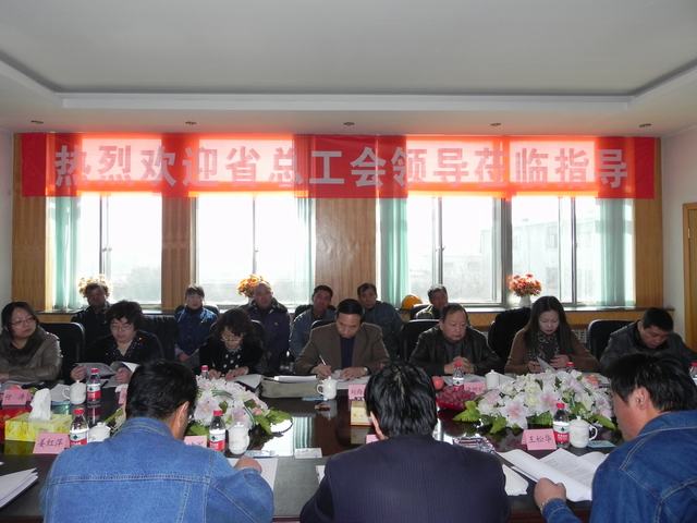 深入車間班組、“零距離”接觸職工、體驗職工生活、傾聽職工心聲