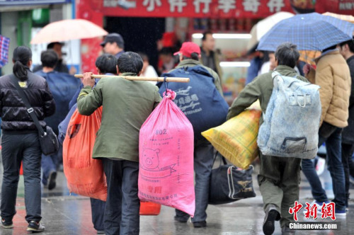 聚焦春節(jié)“恐歸族”：近鄉(xiāng)情怯，恐懼何來？(圖)